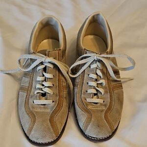 Brunswick Women's Beige Suede Bowling Shoes